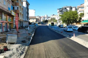 Çayırova Uğur Mumcu Caddesi'nde modern üstyapı çalışmaları ve estetik aydınlatmalar
