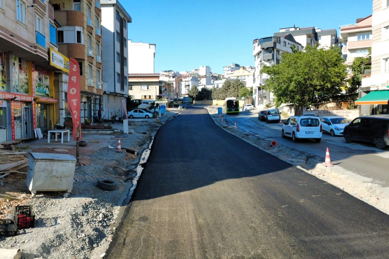 Çayırova Uğur Mumcu Caddesi'nde modern üstyapı çalışmaları ve estetik aydınlatmalar