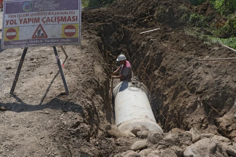 Ordu Fatsa Beşik Sokak'ta tamamlanan yağmur suyu hattı çalışması