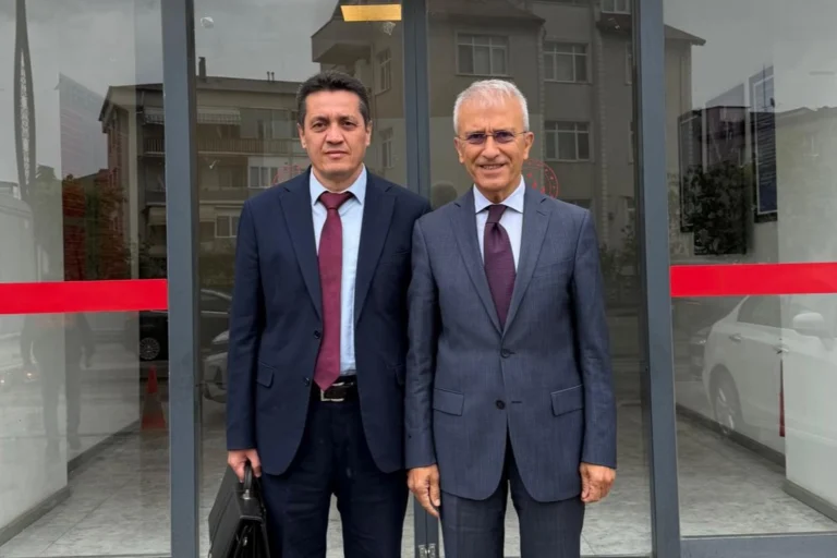 Hürriyetçi Sağlık-Sen, güvenlik görevlilerinin üniforma, kimlik kartı ücretleri ve yetki alanları konusundaki sorunlarını Aile ve Sosyal Hizmetler Bakanlığı'na taşıdı.