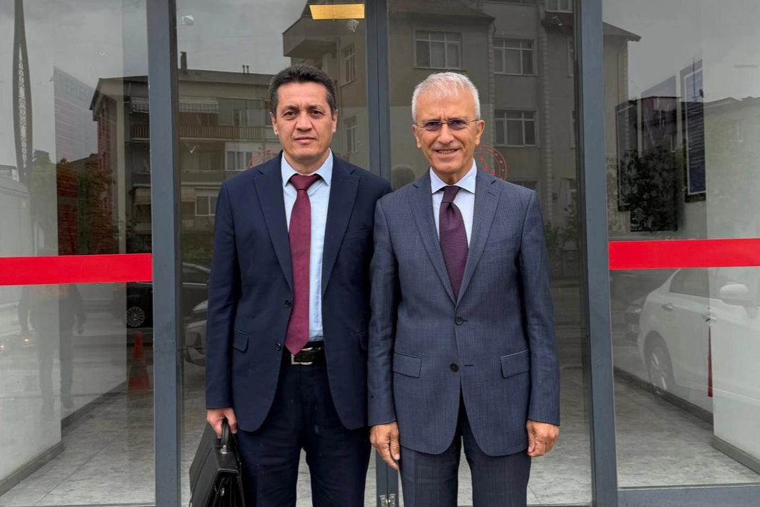 Hürriyetçi Sağlık-Sen, güvenlik görevlilerinin üniforma, kimlik kartı ücretleri ve yetki alanları konusundaki sorunlarını Aile ve Sosyal Hizmetler Bakanlığı'na taşıdı.
