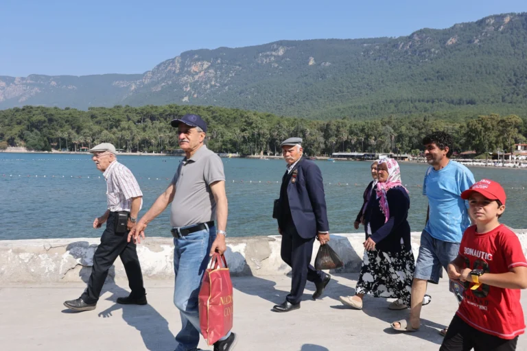 Muğla'da şehit aileleri ve gaziler için düzenlenen tekne turu etkinliği