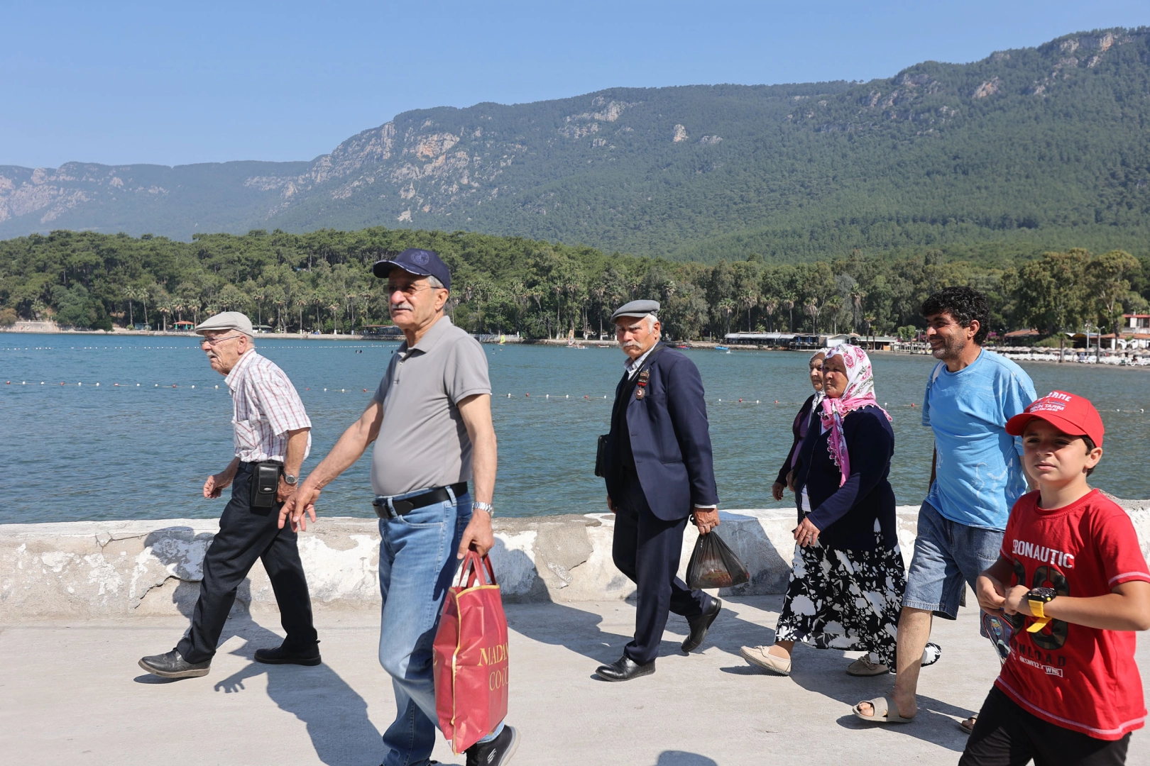 Muğla'da şehit aileleri ve gaziler için düzenlenen tekne turu etkinliği