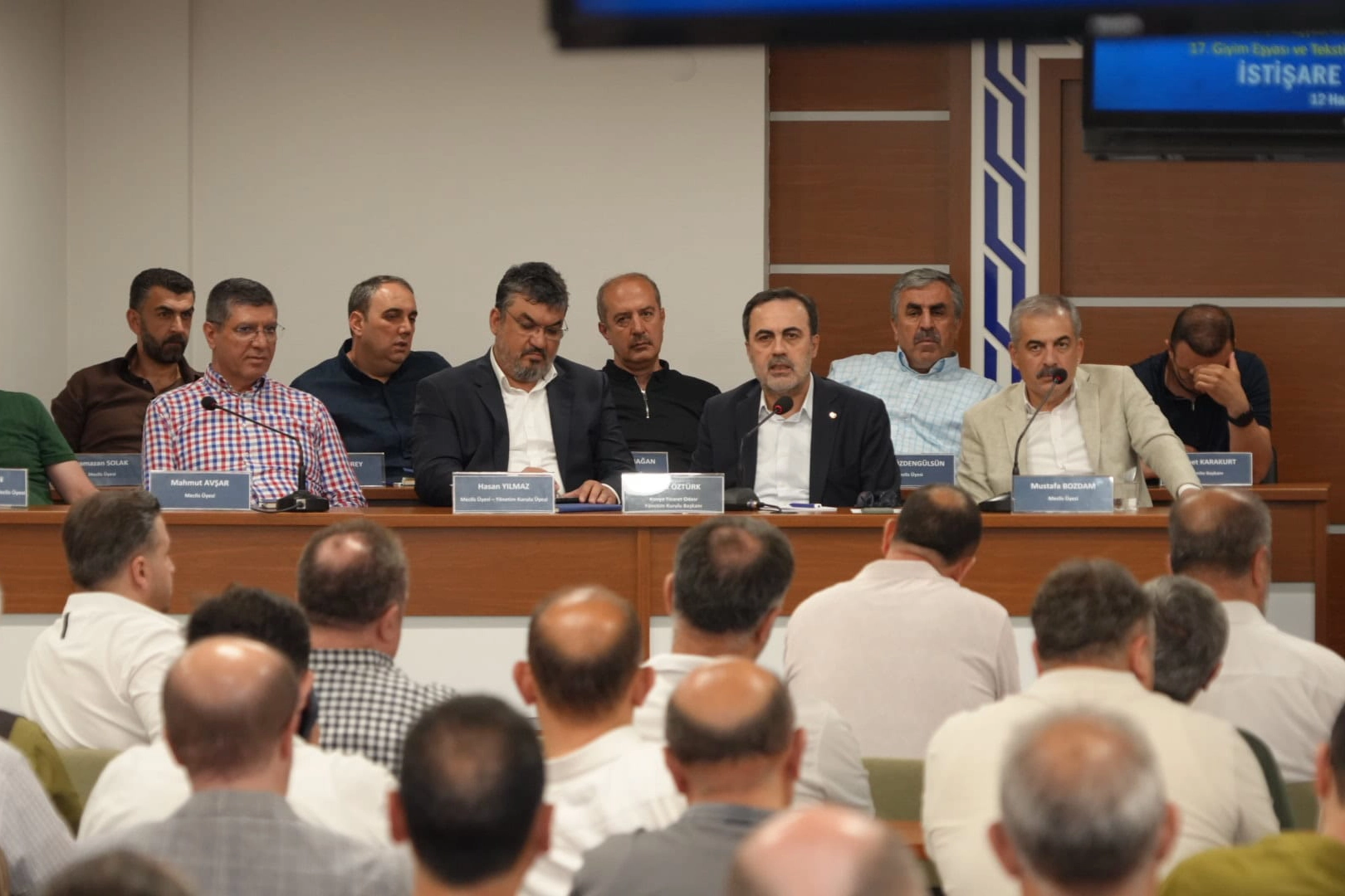 Konya Ticaret Odası (KTO) tekstil ve hazır giyim sektörü temsilcileriyle toplantı yaptı, maliyetler ve finansman sorunlarına çözüm aradı.