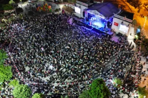 Mardin Yeşilli Kiraz Festivali'nde Funda Arar sahnesi ve rekor katılımcı