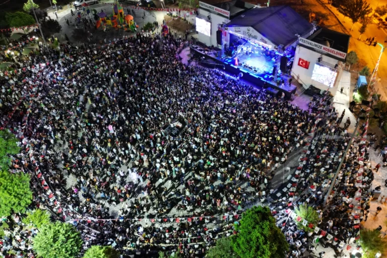 Mardin Yeşilli Kiraz Festivali'nde Funda Arar sahnesi ve rekor katılımcı