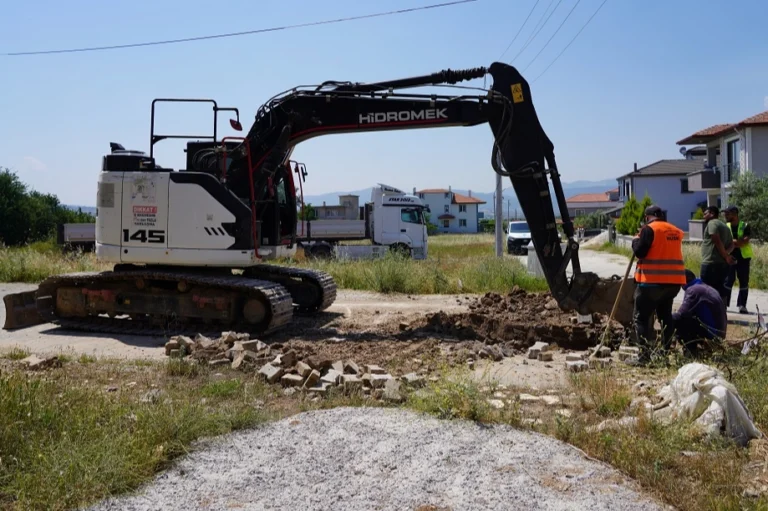 MUSKİ'nin Yatağan Yeni Mahalle'de başlattığı kanalizasyon hattı yapım çalışması