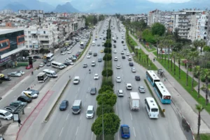 Antalya Gazi Bulvarı'nda trafik akışını iyileştirecek ulaşım projesi çalışmaları