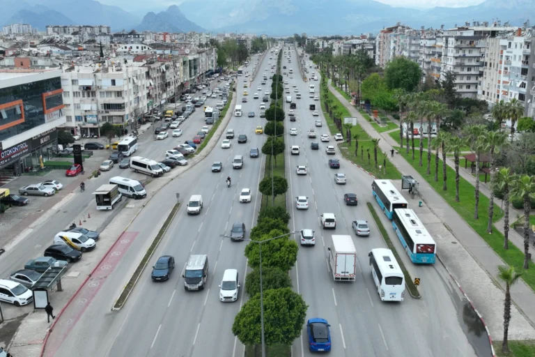 Antalya Gazi Bulvarı'nda trafik akışını iyileştirecek ulaşım projesi çalışmaları