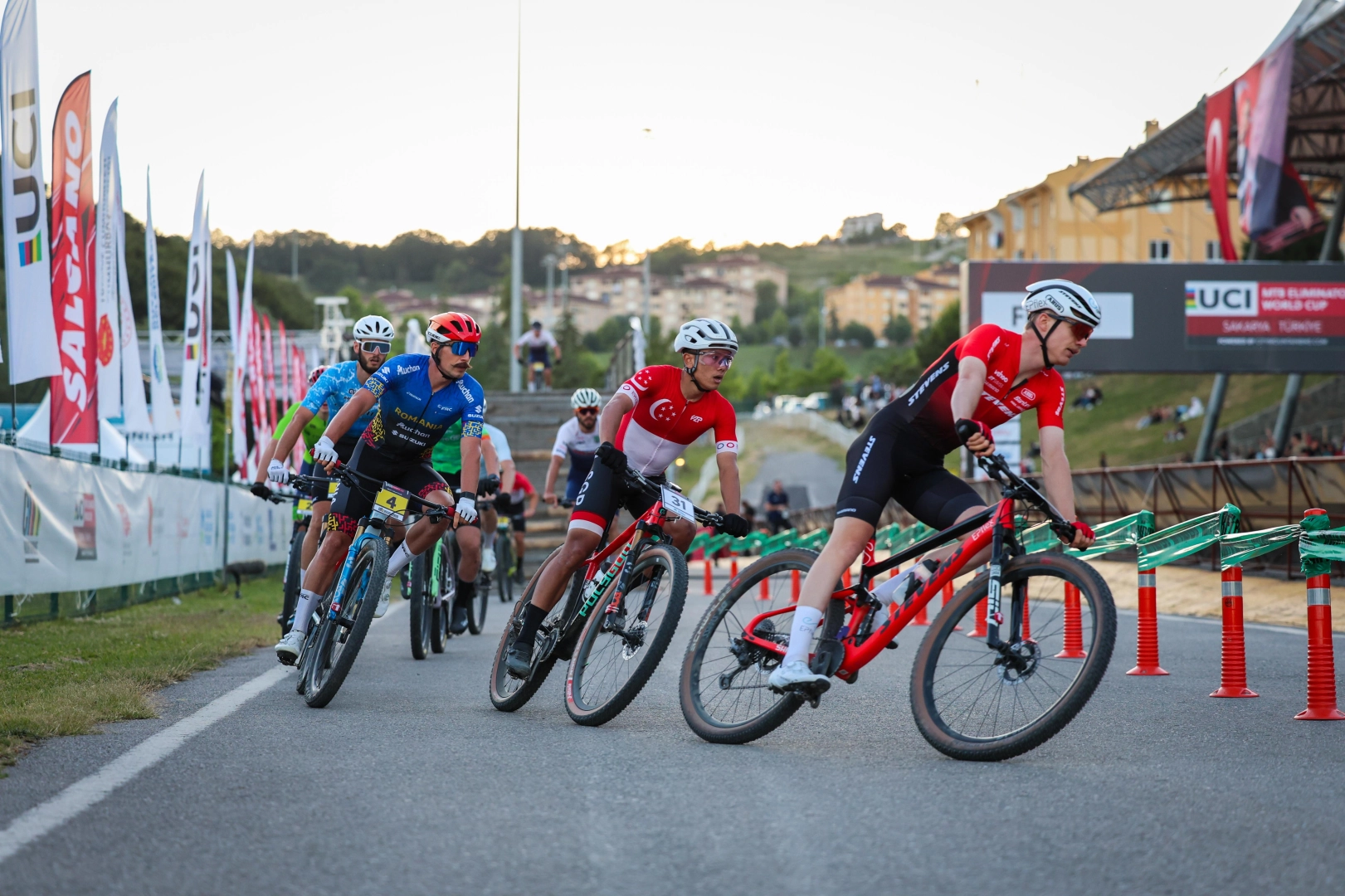 Sakarya'da düzenlenen UCI MTB Eliminatör Dünya Kupası bisiklet yarışları ve ödül töreni