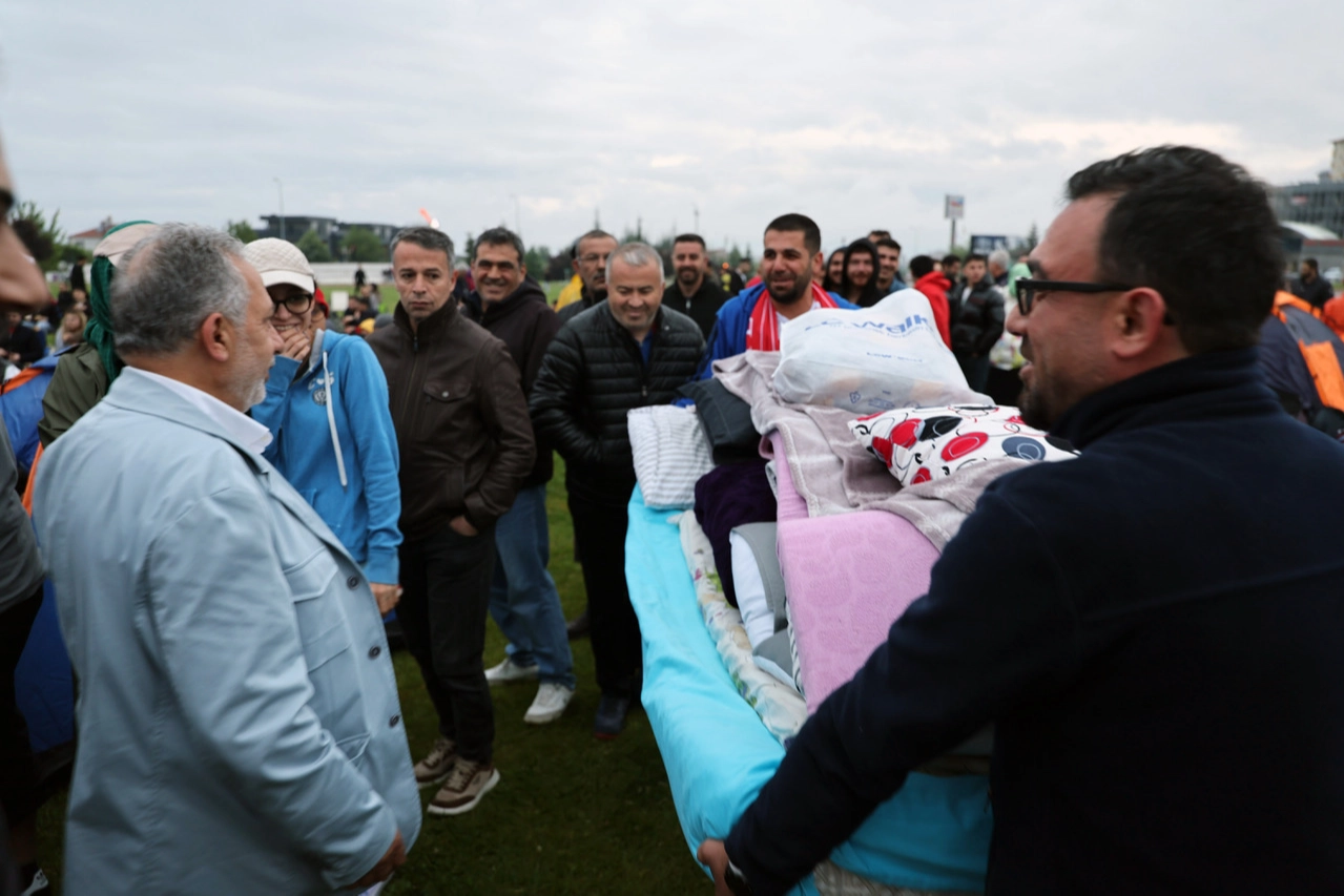 Talas'ta binlerce kişi milli takımın Avustralya maçını dev ekrandan coşkuyla izledi