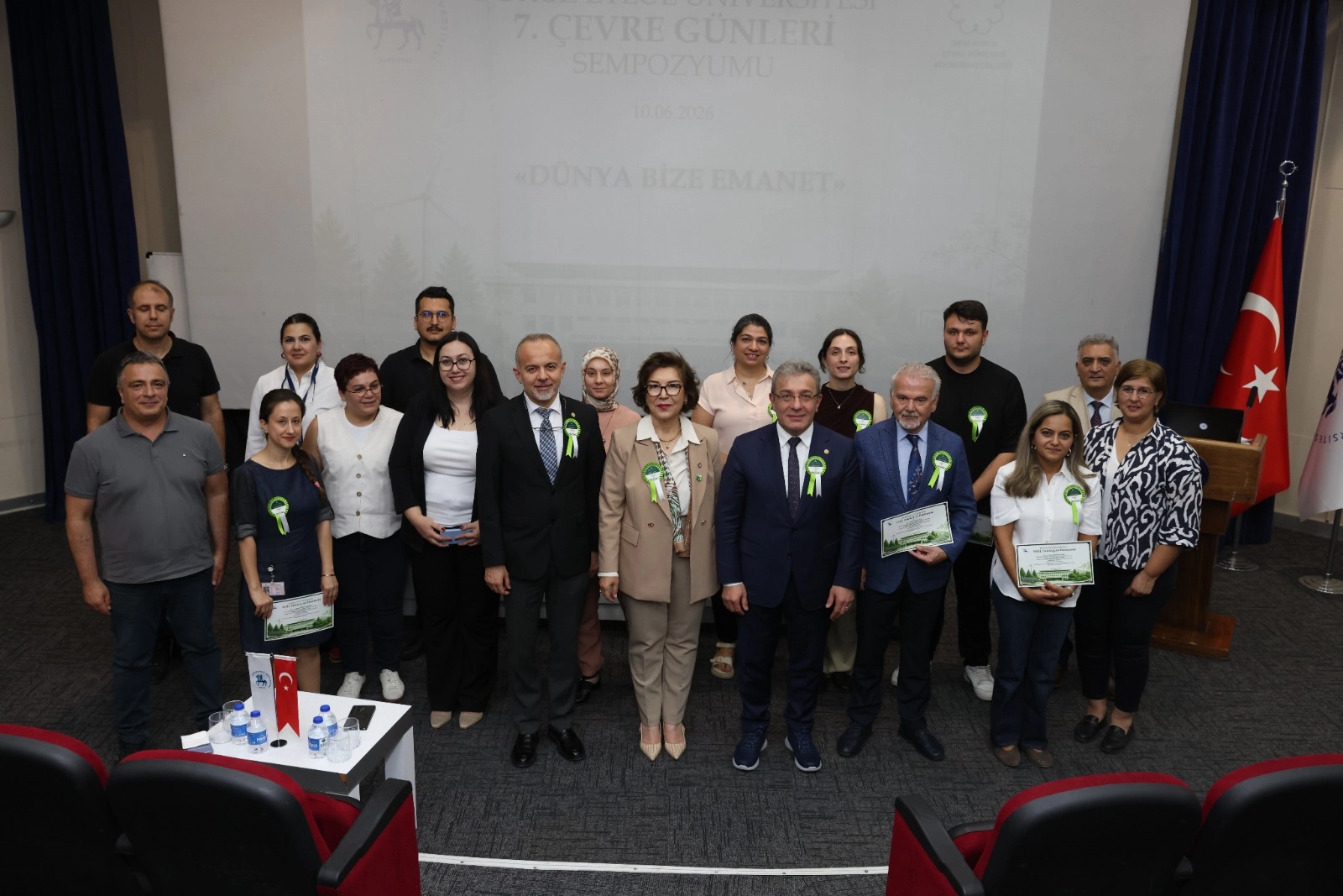 Dokuz Eylül Üniversitesi'nde 'Dünya Bize Emanet' temalı 7. Çevre Günleri Sempozyumu düzenlendi.