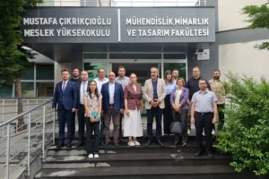 Kayseri Kent Konseyi Dijital Teknolojiler Çalışma Grubu üyeleri ve KAYÜ Mühendislik Fakültesi akademisyenleri iş birliği toplantısı
