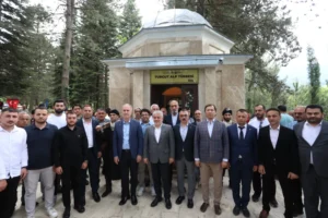 İnegöl'ün Fatihi Turgut Alp, kabri başında düzenlenen anma programında dualarla anıldı.