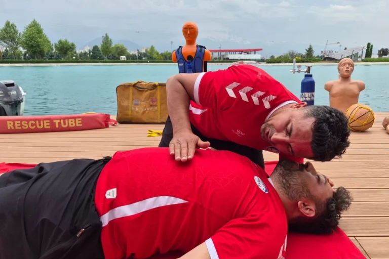 Kayseri Büyükşehir Belediyesi Spor A.Ş. personelinin cankurtaranlık ve denizcilik eğitimlerinden görüntüler.