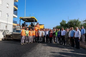 Antalya Yeniköy Mahallesi'nde asfalt çalışmaları devam ediyor