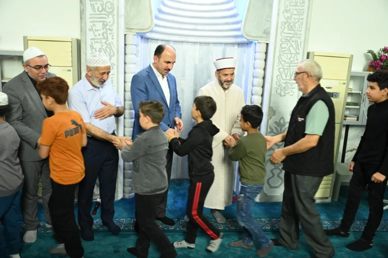 Konya Büyükşehir Belediyesi'nin 'Güle Oynaya Camiye Gel' projesine kayıtlar başladı, çocuklara bisiklet hediye edilecek.