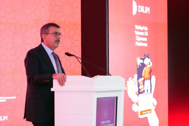 Milli Eğitim Bakanlığı'nın yeni yapay zeka destekli dil öğrenme platformu DİLİM'in tanıtımından bir kesit.