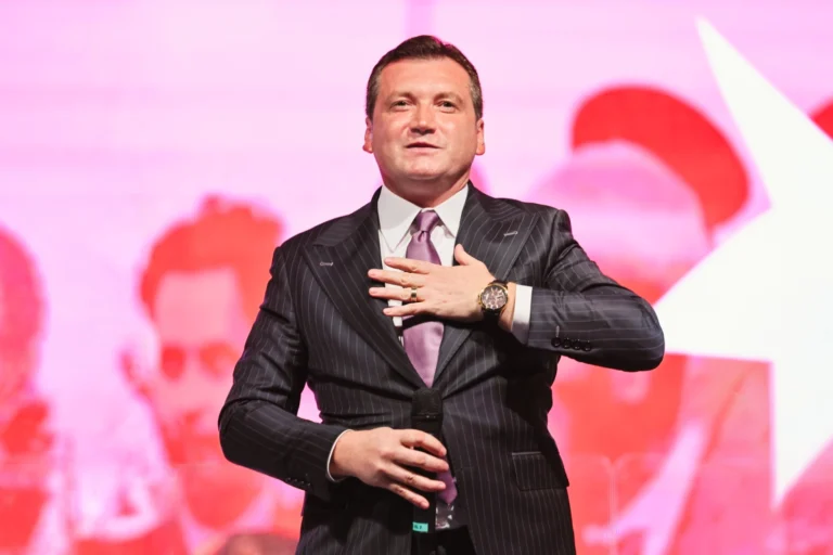 Silivri Belediye Başkanı Bora Balcıoğlu tutuklanması sonrası açıklama yapıyor.
