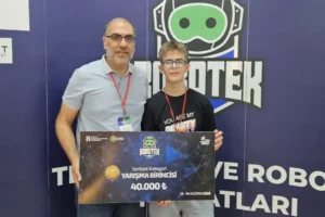 Sakarya Bilim ve Sanat Merkezi öğrencisi Mehmet Emin Erdoğan ROBOTEK Olimpiyatları'nda Türkiye birincisi oldu