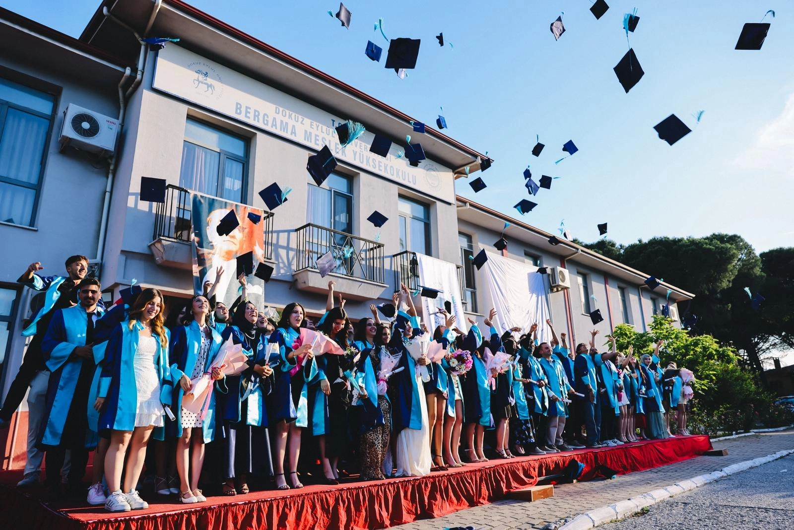 Dokuz Eylül Üniversitesi Bergama Meslek Yüksekokulu mezuniyet töreni
