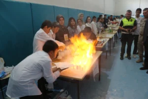 Erzurum Narman'da düzenlenen Eğitsel Bahar Şenliği'nde öğrenciler projelerini sergiliyor