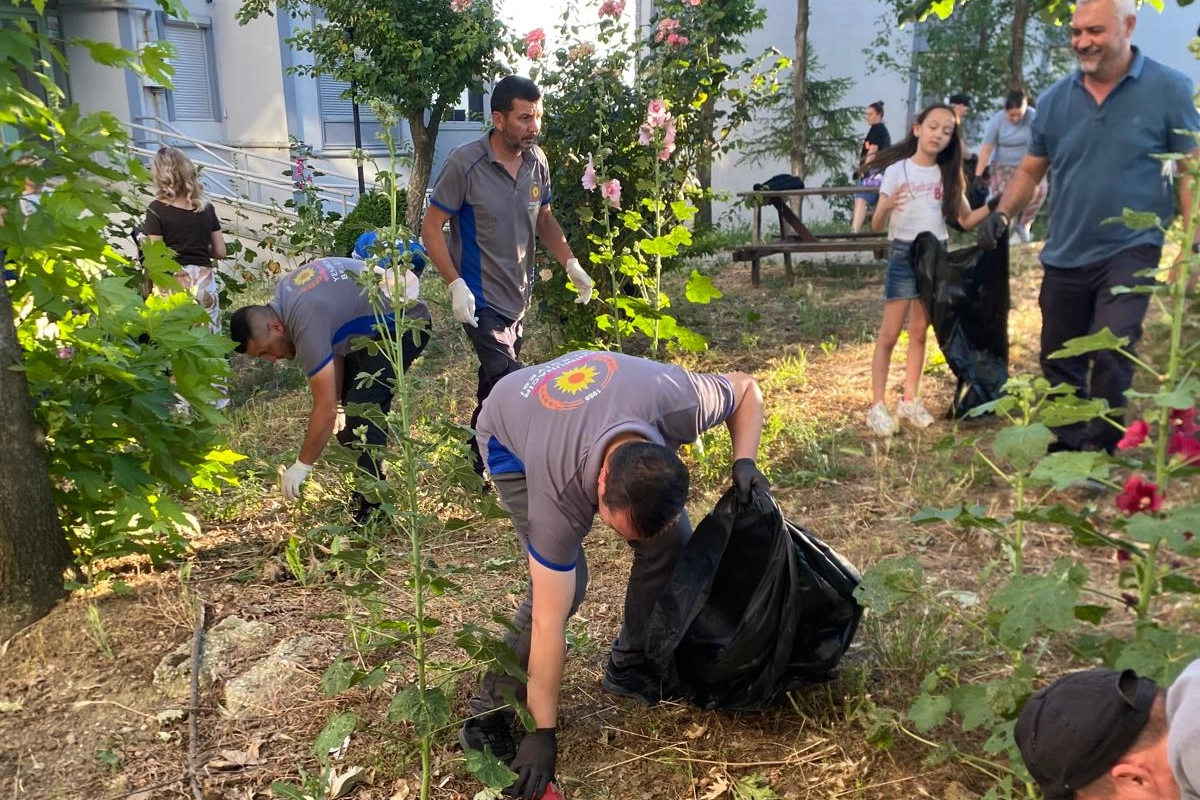 Edirne Yenimuhacir TOKİ konutları çevresinde çevre temizliği yapıldı
