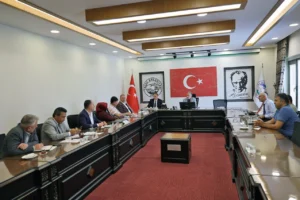 Talas Belediye Başkanı Mustafa Yalçın, muhtarlarla bir araya gelerek hizmet ve projeleri değerlendirdi.
