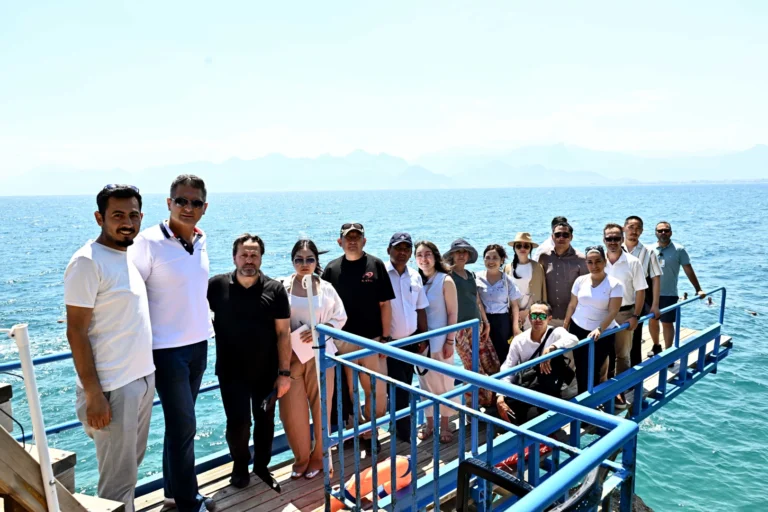 Kırgızistan heyeti, Issık Gölü için Mavi Bayrak hedefiyle Antalya'da Muratpaşa Belediyesi'nin plajlarını ziyaret etti.