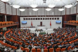 TBMM'de polis hakları, basın ve orman alanlarına ilişkin torba teklifin görüşmeleri devam ediyor.