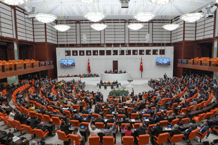 TBMM'de polis hakları, basın ve orman alanlarına ilişkin torba teklifin görüşmeleri devam ediyor.
