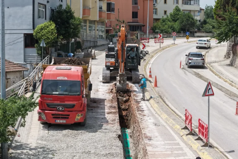 Kocaeli Derince'de içme suyu ve kanalizasyon hatlarını kapsayan 400 milyon TL'lik altyapı yenileme çalışmaları