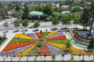 Konya'da yeşil alanlar ve çiçeklerle zenginleştirilmiş şehir estetiği