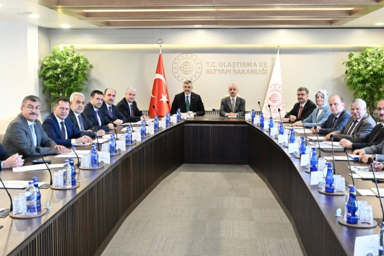 Konya heyeti, Ankara'da Ulaştırma ve Altyapı Bakanı ile Tarım ve Orman Bakanı'nı ziyaret ederek şehir projelerini değerlendirdi.