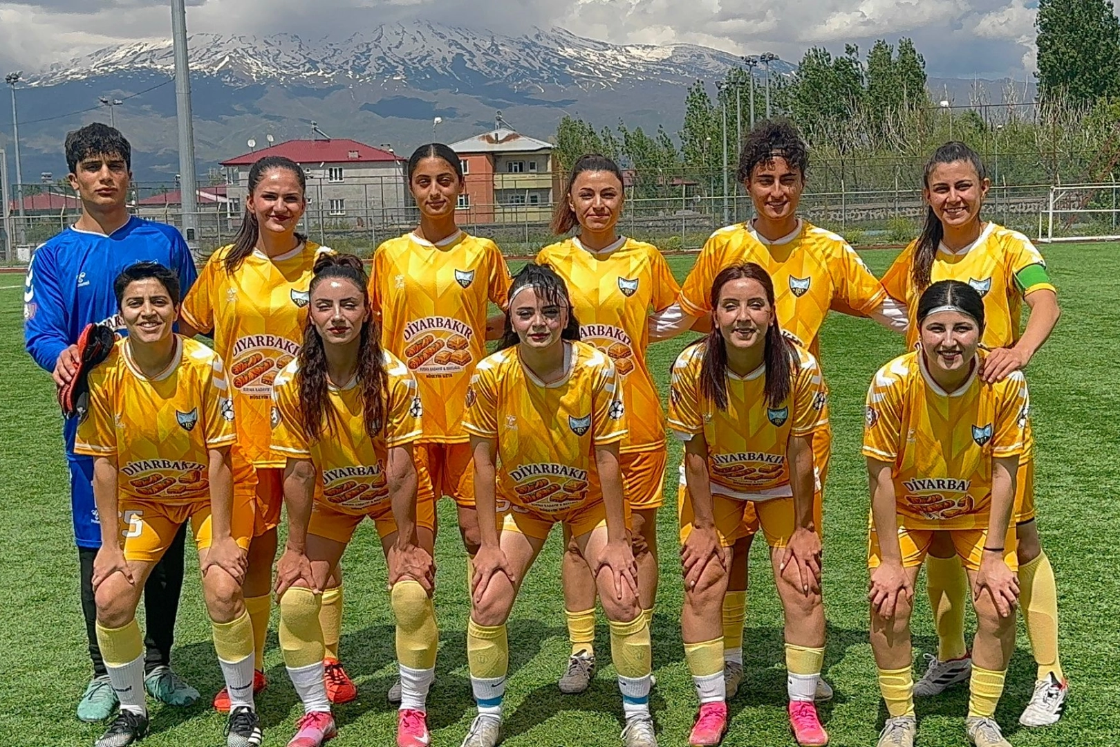Bayazıtspor'un Muş Yağmur Spor'u 10-0 mağlup ettiği maçtan genel görünüm