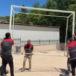 Ordu'da öğrenciler için kurulan voleybol sahası ve basketbol potası
