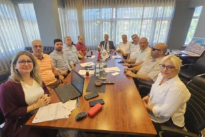Artvin Ticaret Borsası Arhavi'de çay sektörü temsilcileriyle bir araya geldi.