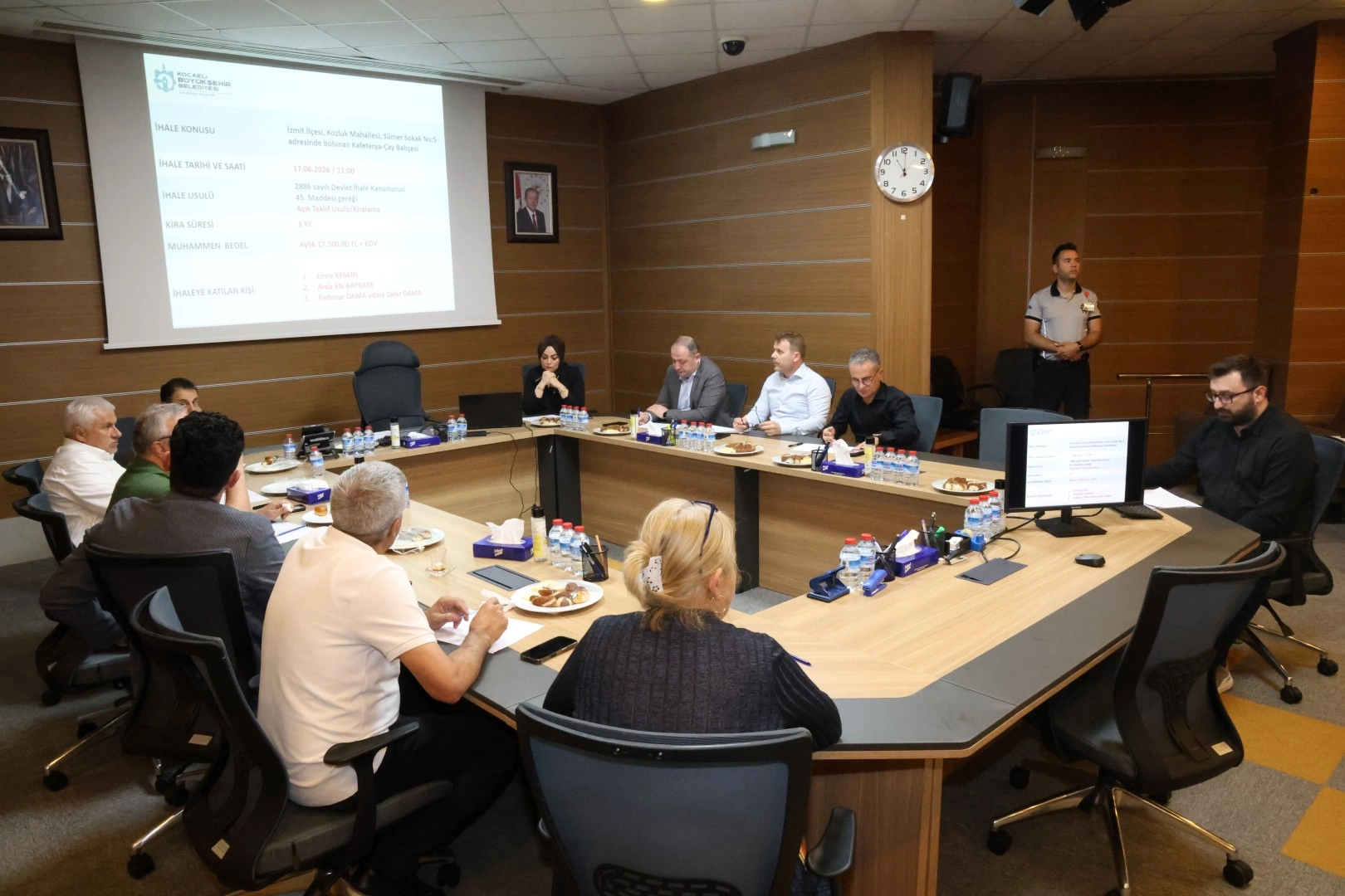 Kocaeli'de toplu taşıma araçlarında yapılan denetimlerde tespit edilen ihlaller nedeniyle sürücülere kesilen para cezaları onaylandı.