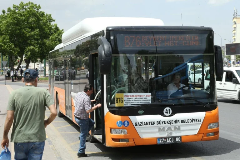 Gaziantep'te YKS sınavı günlerinde toplu taşıma araçları öğrencilere ücretsiz hizmet verecek.