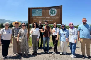 Kocaeli Büyükşehir Belediyesi'nin tıbbi ve aromatik bitki yetiştiriciliği projesi TABİP'e ziyaretçi ilgisi