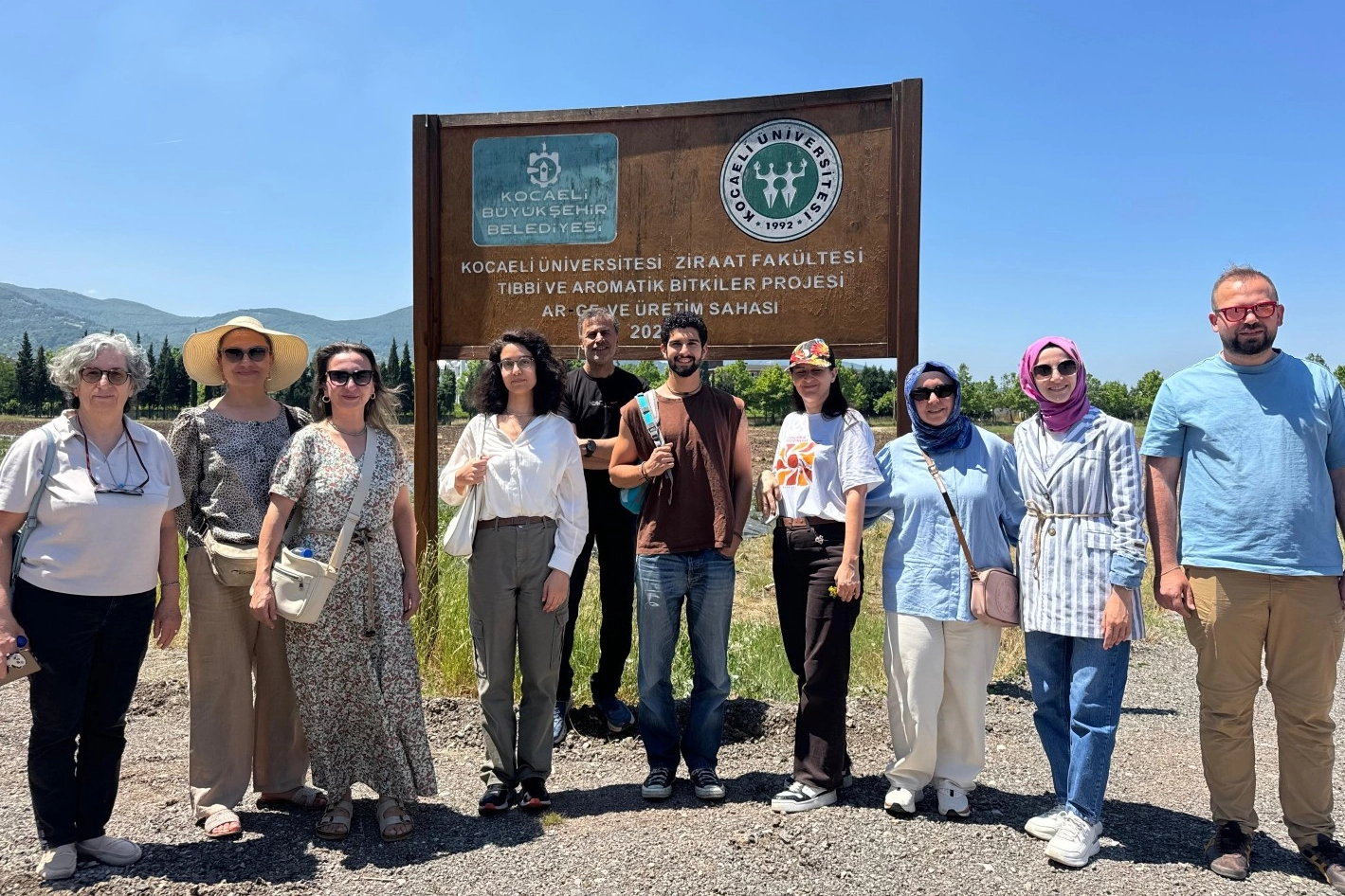 Kocaeli Büyükşehir Belediyesi'nin tıbbi ve aromatik bitki yetiştiriciliği projesi TABİP'e ziyaretçi ilgisi