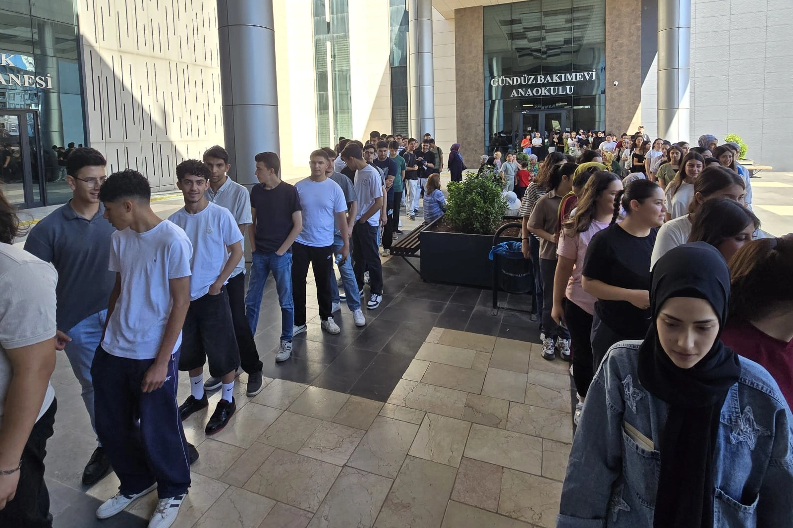 Gaziantep'te GASMEK tarafından YKS sınavı öncesi öğrencilere yönelik tatbikat düzenlendi.