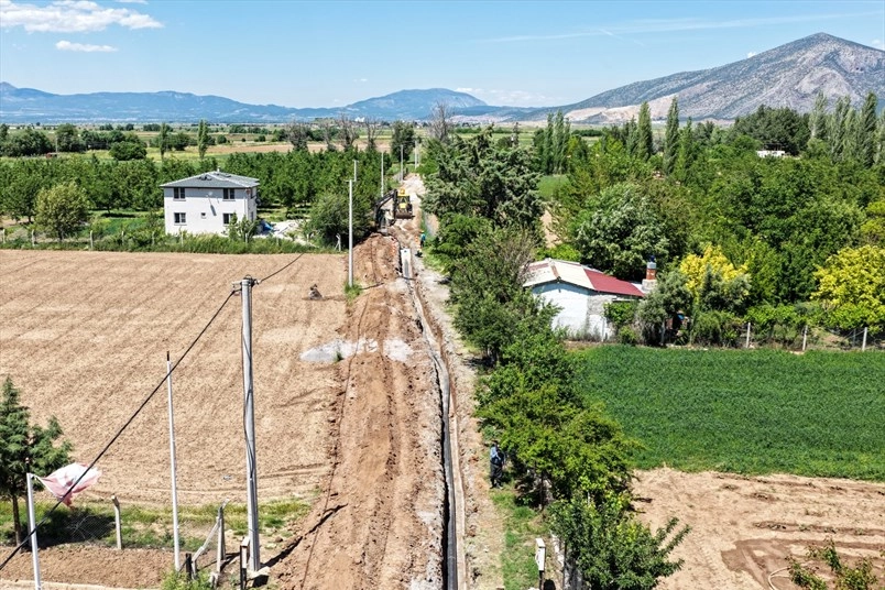 Denizli'nin Tavas ilçesinde 14 mahalleye hizmet verecek dev altyapı yatırımının temeli atıldı.