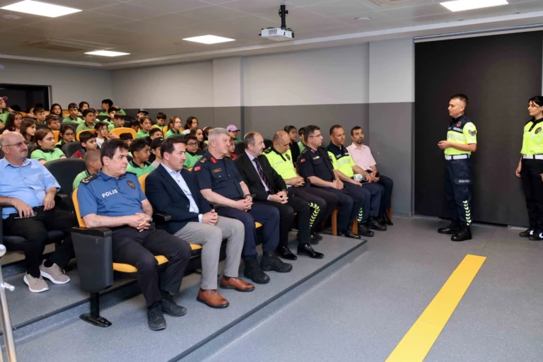 Karatay Trafik Eğitim Parkı'nda öğrencilere trafik eğitimi veriliyor