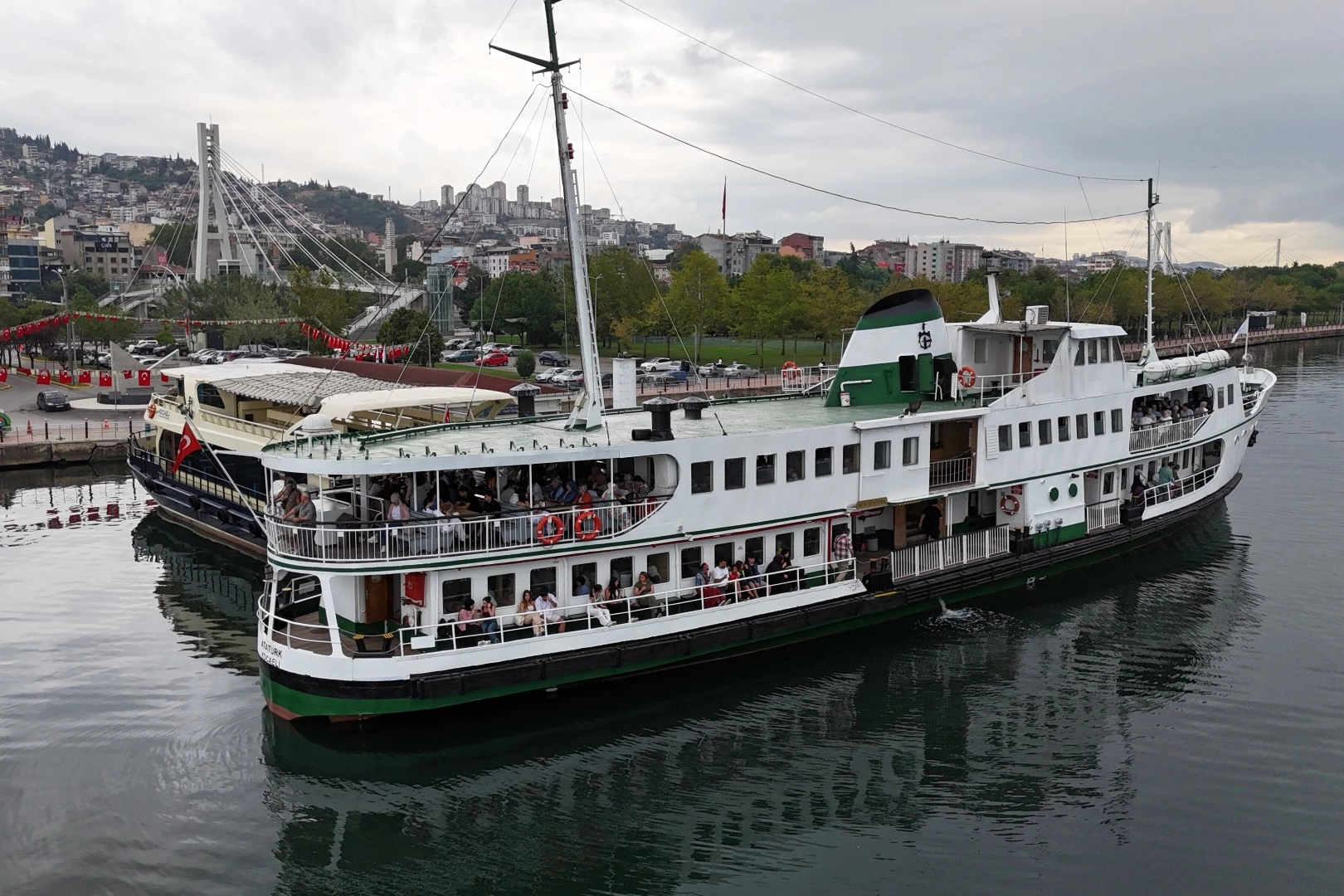 Kocaeli'de yaz sezonu boyunca düzenlenecek olan Mehtap Turları ve Büyükada seferlerini gösteren görsel