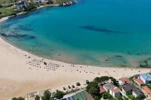 Kocaeli'nin Mavi Bayraklı plajları, temiz ve güvenli bir tatil deneyimi için hazır.