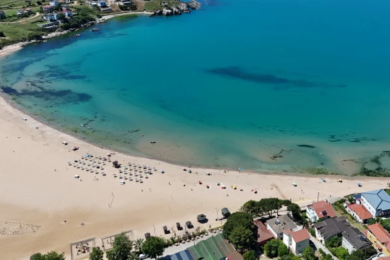 Kocaeli'nin Mavi Bayraklı plajları, temiz ve güvenli bir tatil deneyimi için hazır.