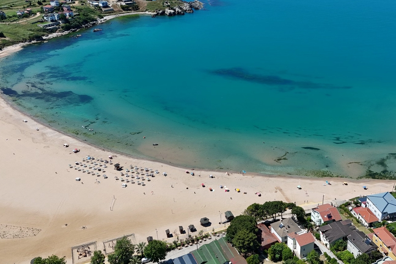 Kocaeli'nin Mavi Bayraklı plajları, temiz ve güvenli bir tatil deneyimi için hazır.
