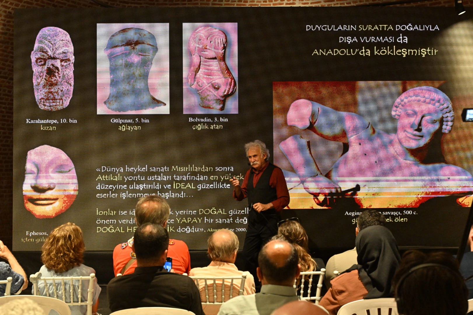 Prof. Dr. Fahri Işık, Manisa'da 'Toprağın Belleği' söyleşisinde Anadolu'nun kültürel mirasını anlattı.