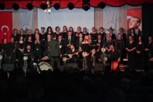 Anadolu İncisi Korosu Osmangazi'de Türk müziği konseri verdi